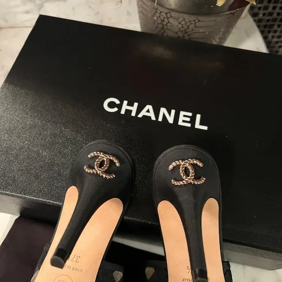 Authentic Chanel heels - Picture 12 of 15